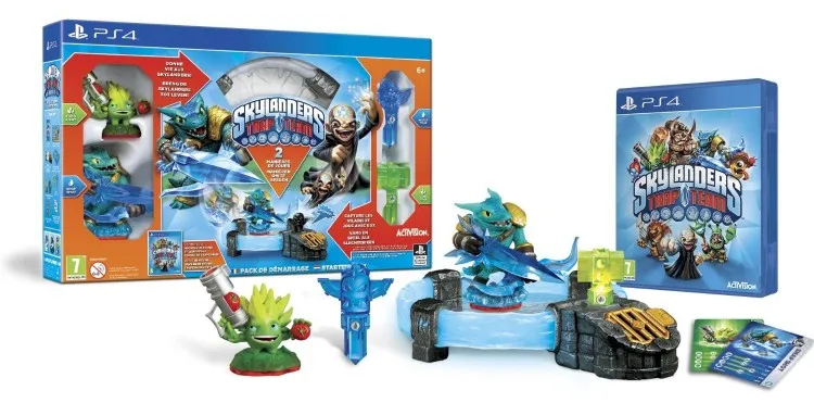 Une dizaine de figurines Skylanders posées autour du portail Trap Team, l’écran affiche l’interface de capture d’un boss.